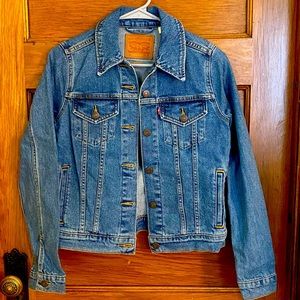 Levi jean jacket - brand new! Size S
